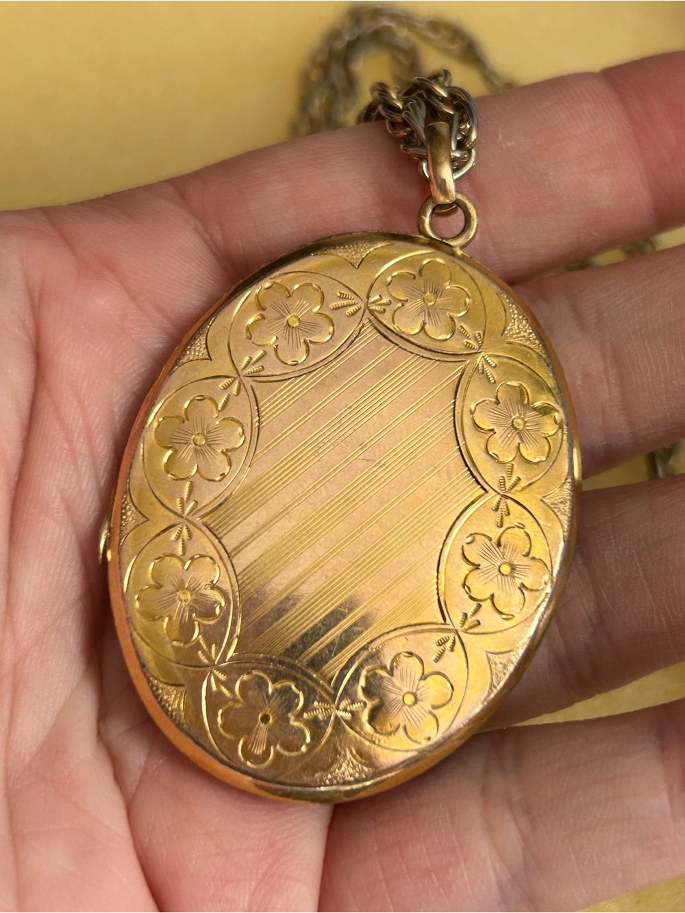 VICTORIAN Antique-Style Oval Engraved Locket Necklace in Brass Tone